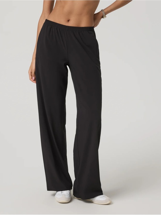Vuori Pants - Vuori Villa Everyday Wideleg Pant in Black size Small